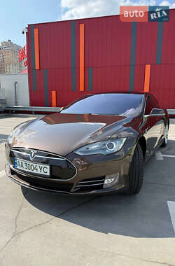 Лифтбек Tesla Model S 2014 в 