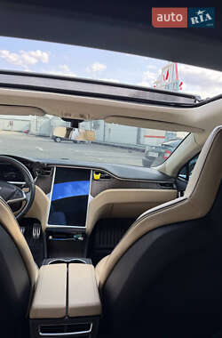 Лифтбек Tesla Model S 2014 в 