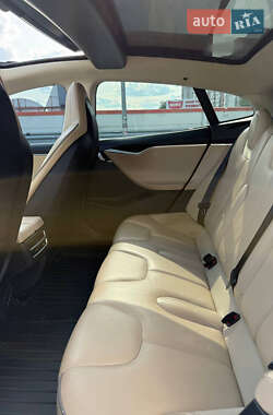 Лифтбек Tesla Model S 2014 в 