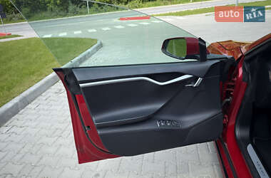 Ліфтбек Tesla Model S 2020 в 