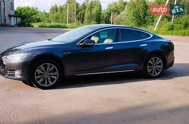 Лифтбек Tesla Model S 2015 в 