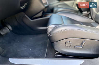 Лифтбек Tesla Model S 2019 в 