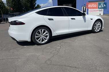 Лифтбек Tesla Model S 2017 в 