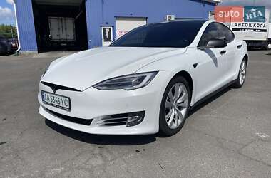 Лифтбек Tesla Model S 2017 в 