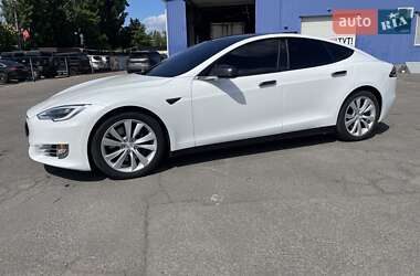 Лифтбек Tesla Model S 2017 в 