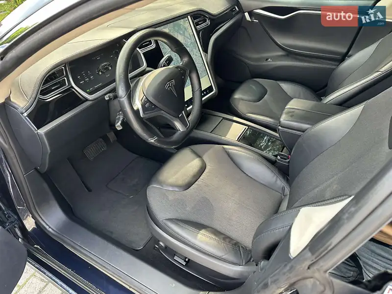 Лифтбек Tesla Model S 2014 в 