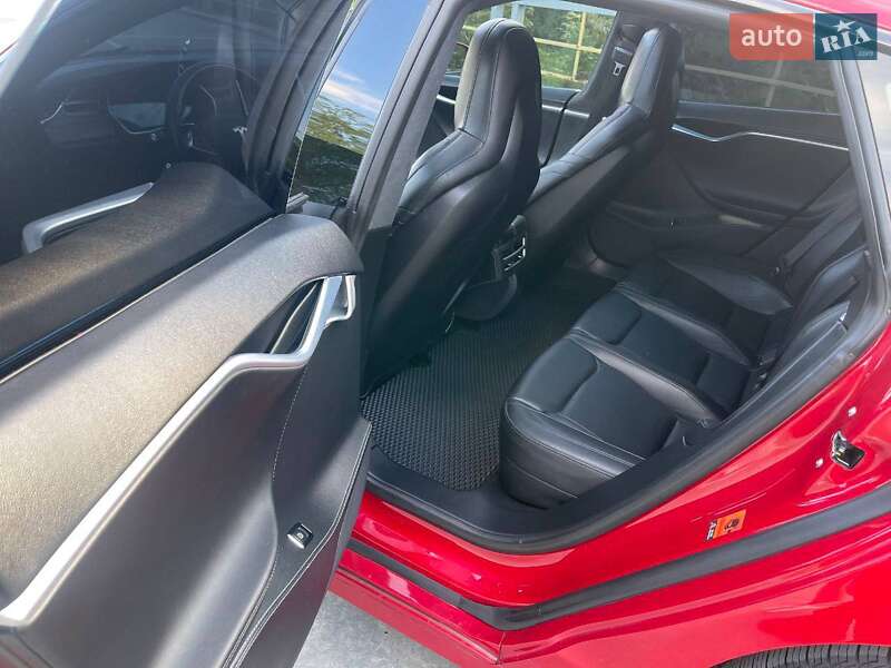 Ліфтбек Tesla Model S 2015 в Львові