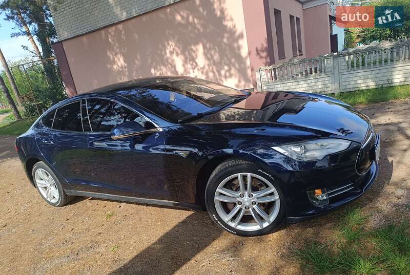 Лифтбек Tesla Model S 2013 в 