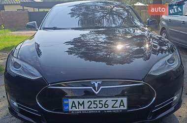 Лифтбек Tesla Model S 2013 в 