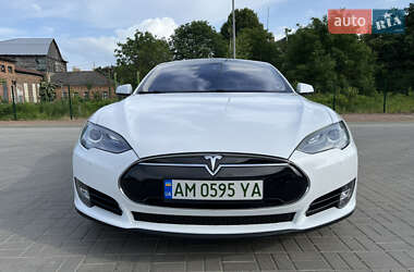 Ліфтбек Tesla Model S 2014 в 