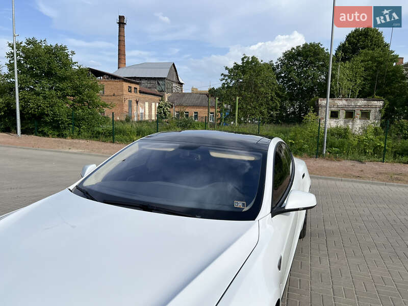 Ліфтбек Tesla Model S 2014 в Житомирі