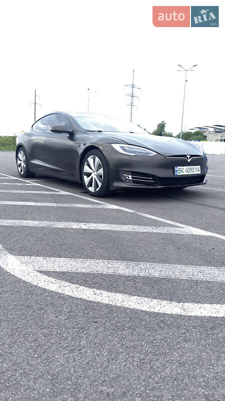 Ліфтбек Tesla Model S 2016 в Рівному