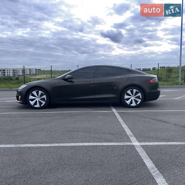 Ліфтбек Tesla Model S 2016 в Рівному