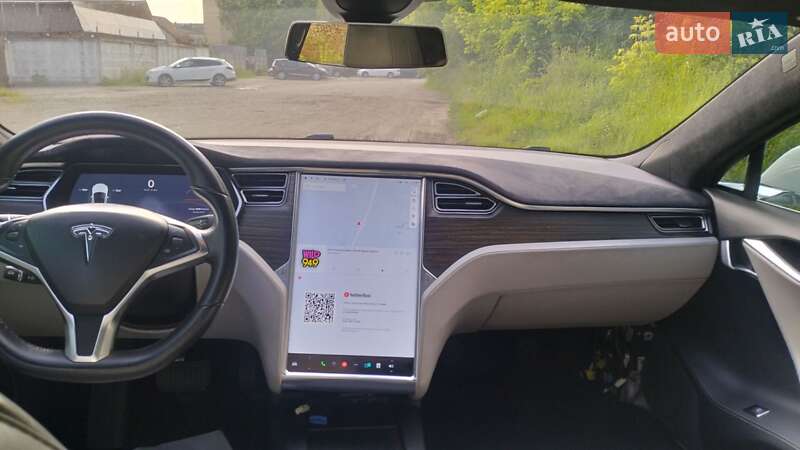 Лифтбек Tesla Model S 2016 в Львове