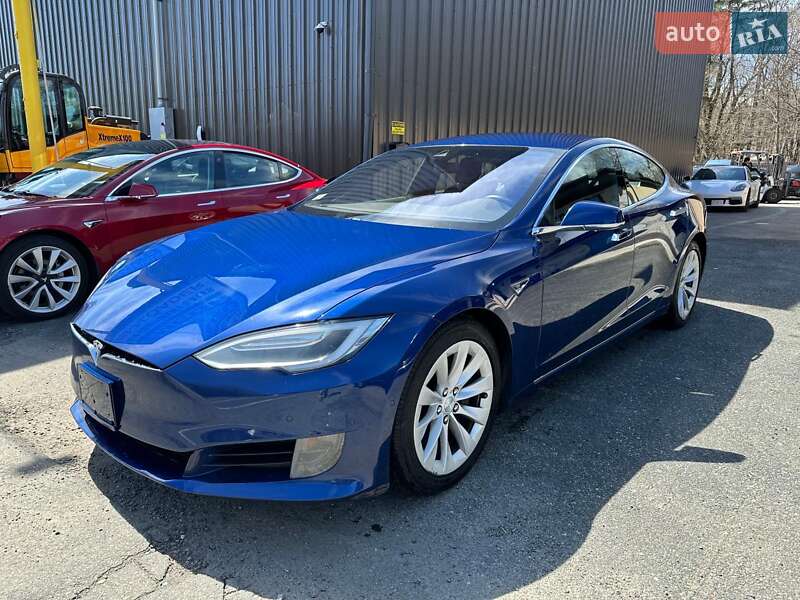 Ліфтбек Tesla Model S 2016 в Черкасах