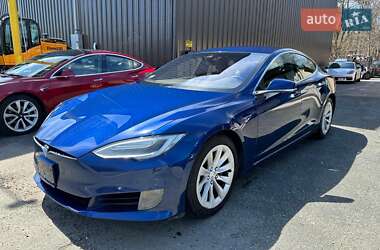 Лифтбек Tesla Model S 2016 в 