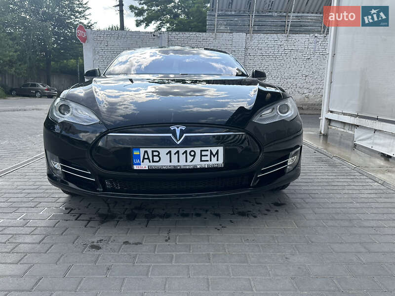 Лифтбек Tesla Model S 2013 в Виннице