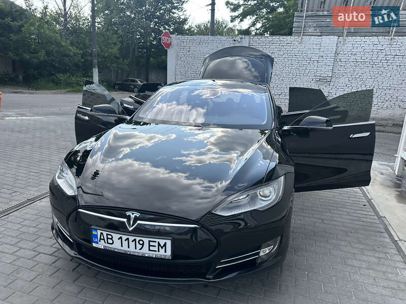 Лифтбек Tesla Model S 2013 в Виннице