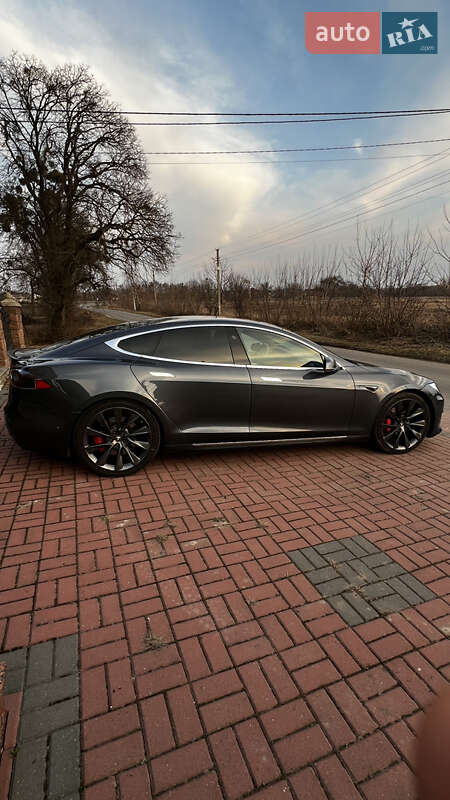 Ліфтбек Tesla Model S 2020 в 