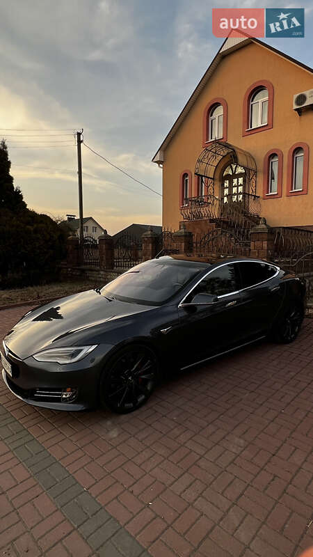 Ліфтбек Tesla Model S 2020 в Рівному