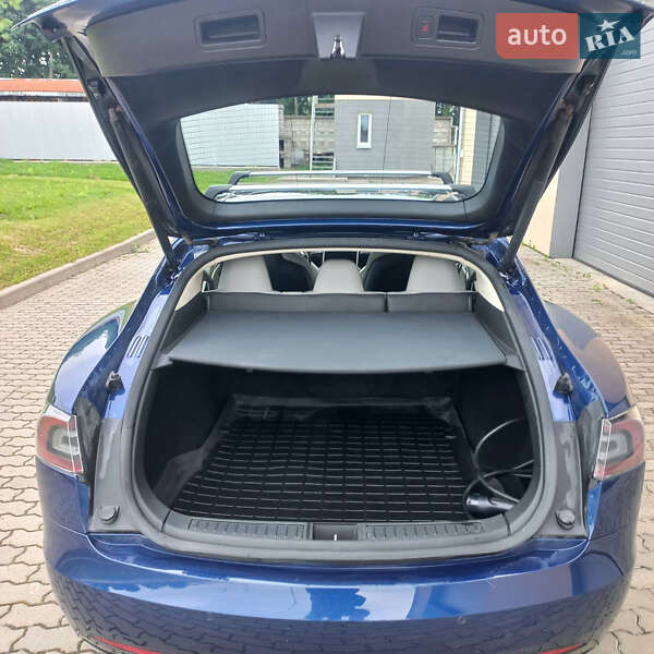 Лифтбек Tesla Model S 2016 в Радехове