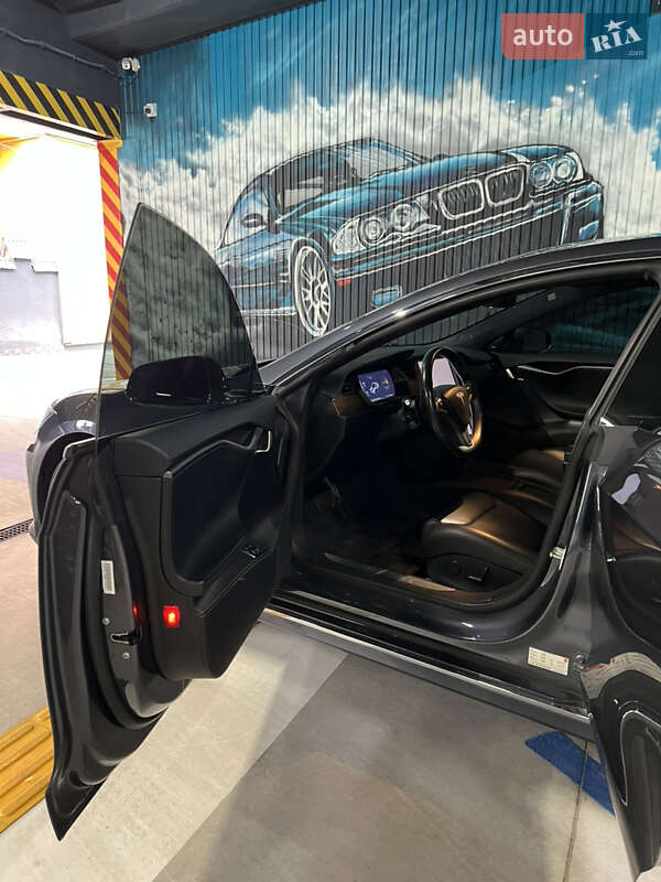 Ліфтбек Tesla Model S 2018 в Самборі