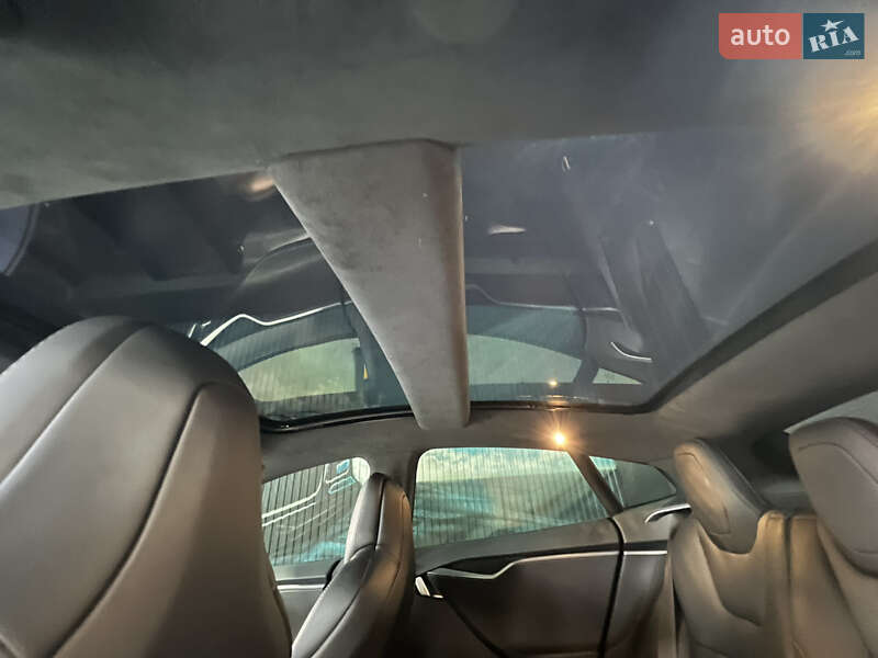 Ліфтбек Tesla Model S 2018 в Самборі