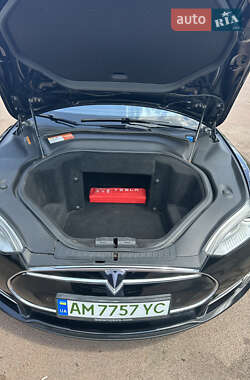 Лифтбек Tesla Model S 2014 в 