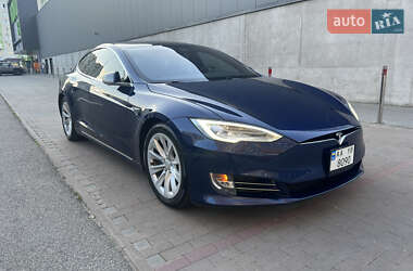 Лифтбек Tesla Model S 2017 в Киеве