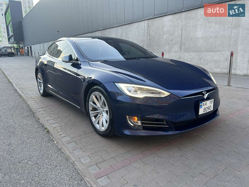 Лифтбек Tesla Model S 2017 в 