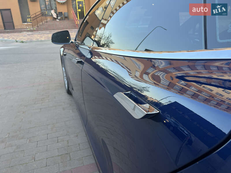 Лифтбек Tesla Model S 2017 в Киеве фото 10 Лифтбек Tesla Model S 2017 в Киеве
