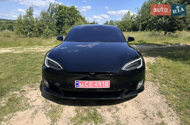 Лифтбек Tesla Model S 2017 в Львове
