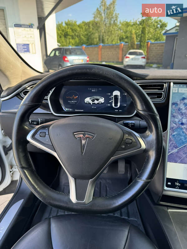 Лифтбек Tesla Model S 2015 в Владимире