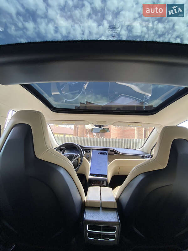 Ліфтбек Tesla Model S 2013 в Івано-Франківську