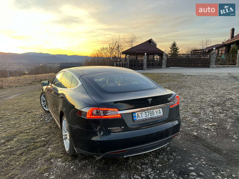 Ліфтбек Tesla Model S 2013 в Івано-Франківську