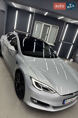 Лифтбек Tesla Model S 2017 в 