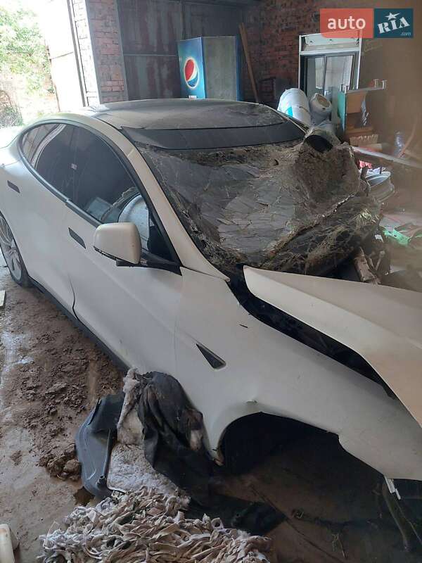 Лифтбек Tesla Model S 2015 в Хмельницком фото 9 Лифтбек Tesla Model S 2015 в Хмельницком