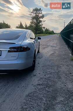 Лифтбек Tesla Model S 2013 в 