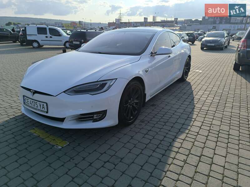 Ліфтбек Tesla Model S 2017 в Чернівцях
