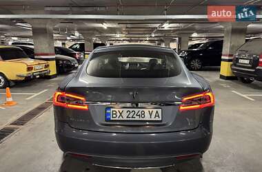 Лифтбек Tesla Model S 2013 в 