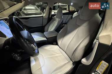 Лифтбек Tesla Model S 2013 в 