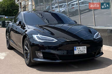 Лифтбек Tesla Model S 2018 в Киеве