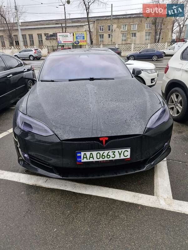 Tesla Model S 2020