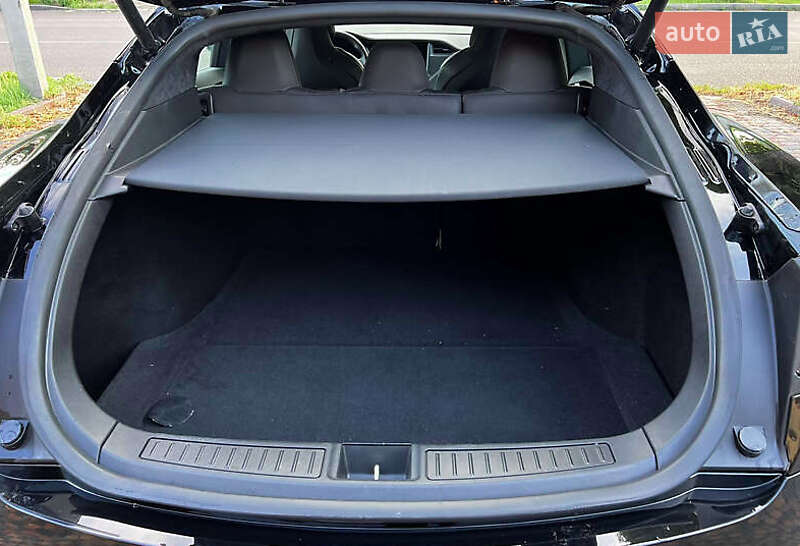 Лифтбек Tesla Model S 2019 в Черкассах