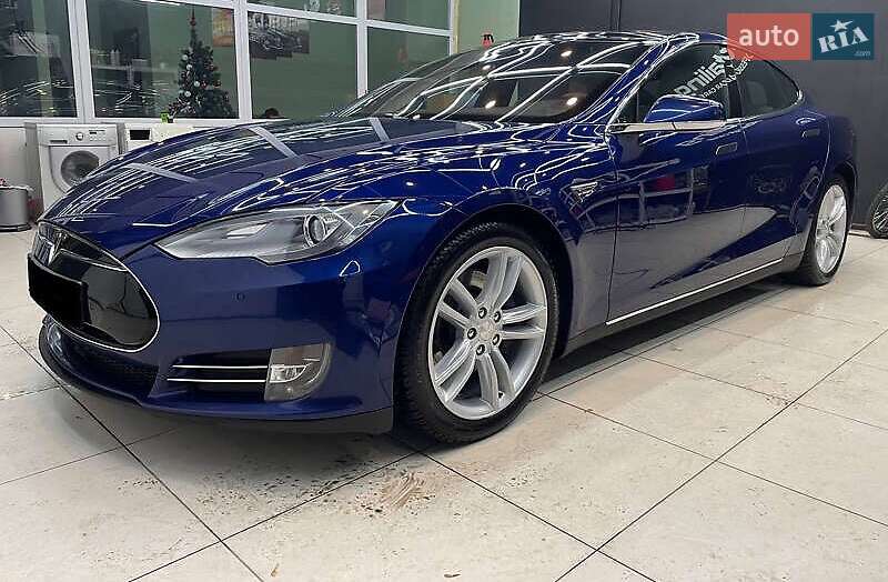 Лифтбек Tesla Model S 2016 в Киеве фото 9 Лифтбек Tesla Model S 2016 в Киеве