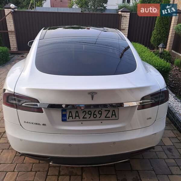 Ліфтбек Tesla Model S 2014 в Вінниці