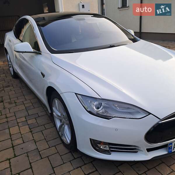 Ліфтбек Tesla Model S 2014 в Вінниці