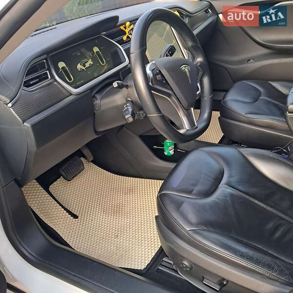 Ліфтбек Tesla Model S 2014 в 