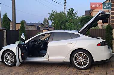 Лифтбек Tesla Model S 2014 в 