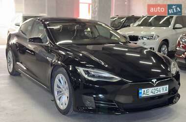 Лифтбек Tesla Model S 2016 в 
